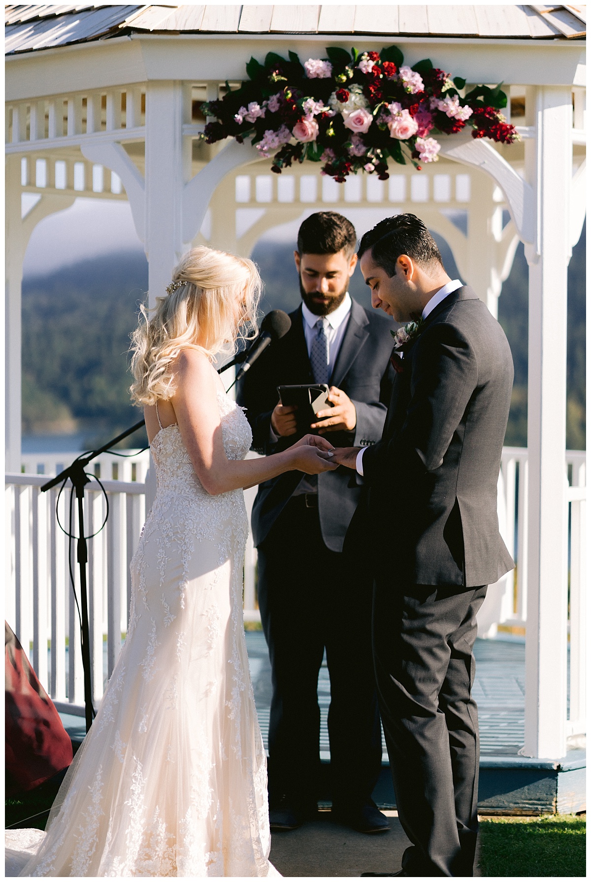 Alyssa places Niv's wedding ring on his finger