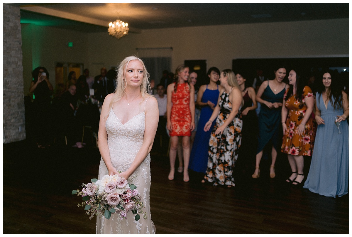 bouquet toss