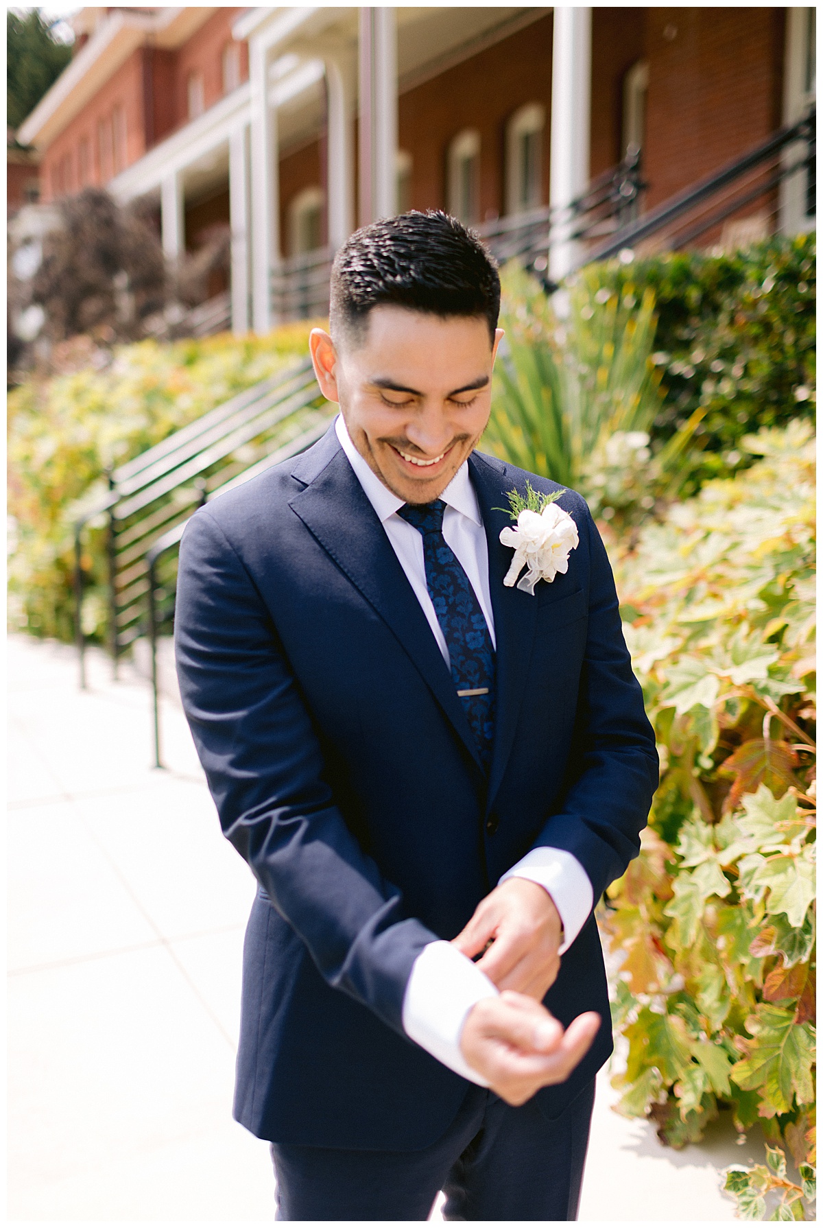 Renato waiting for Keyla before their first look