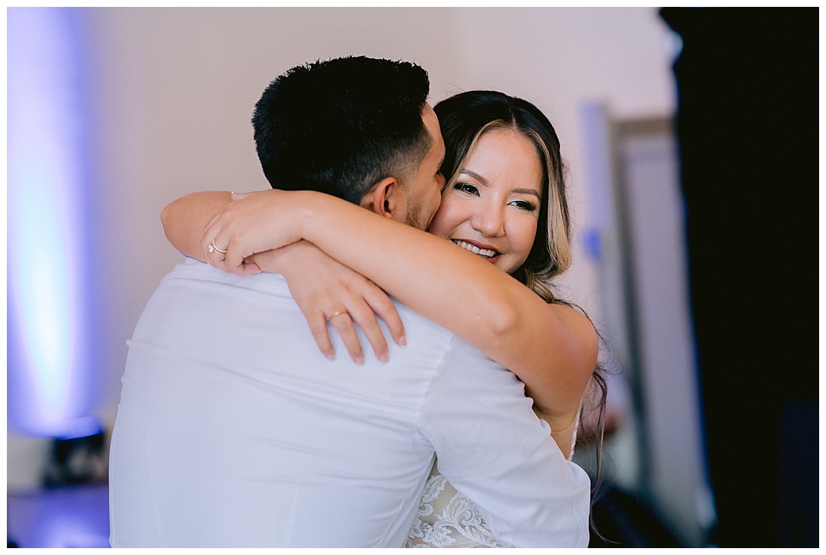 Renato kisses Keyla on the cheek during their first dance