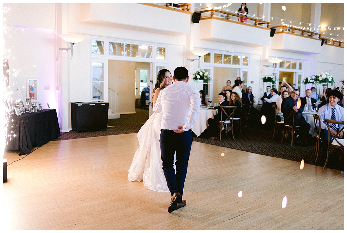 Keyla and Renato's first dance