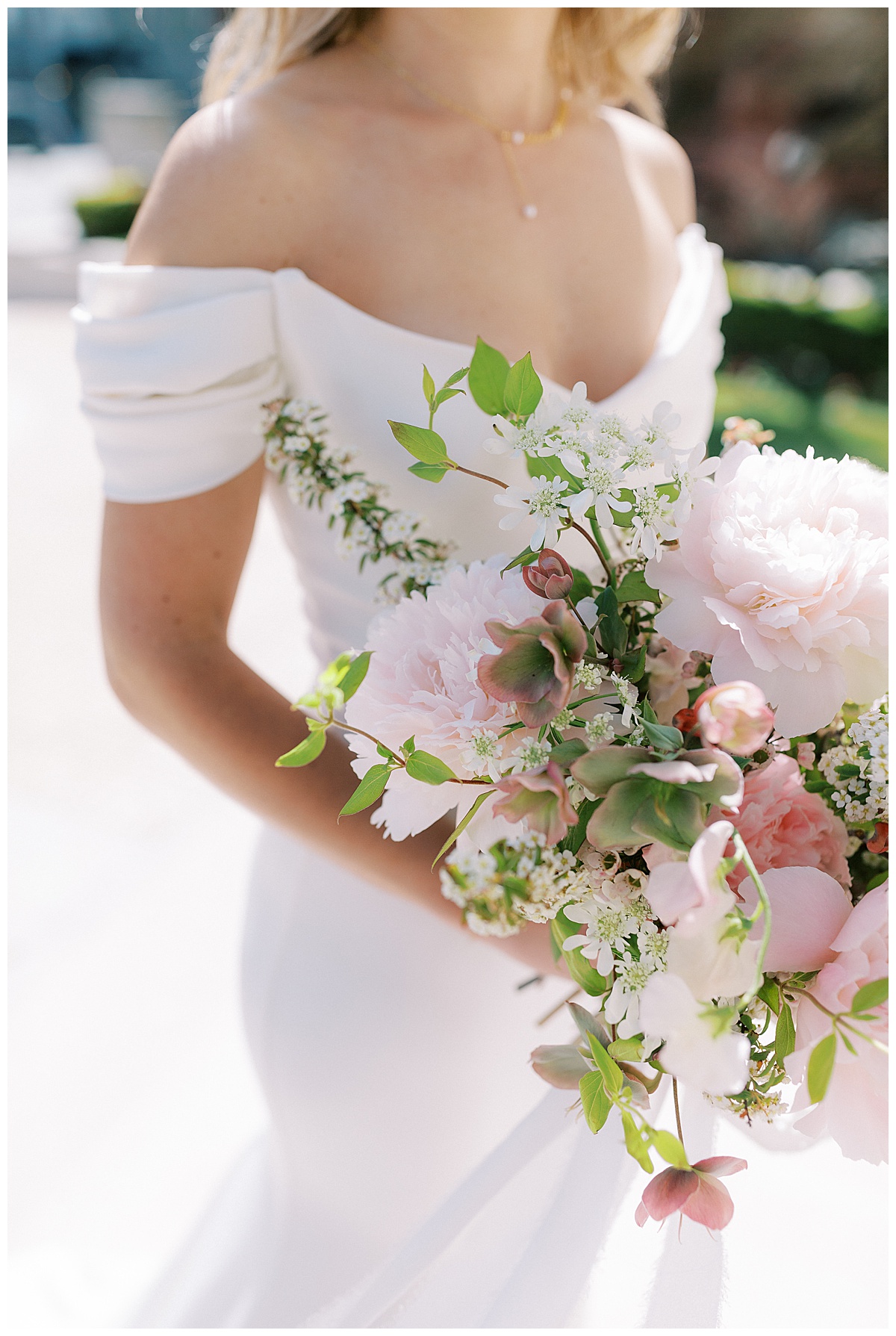 bridal bouquet details at flood mansion