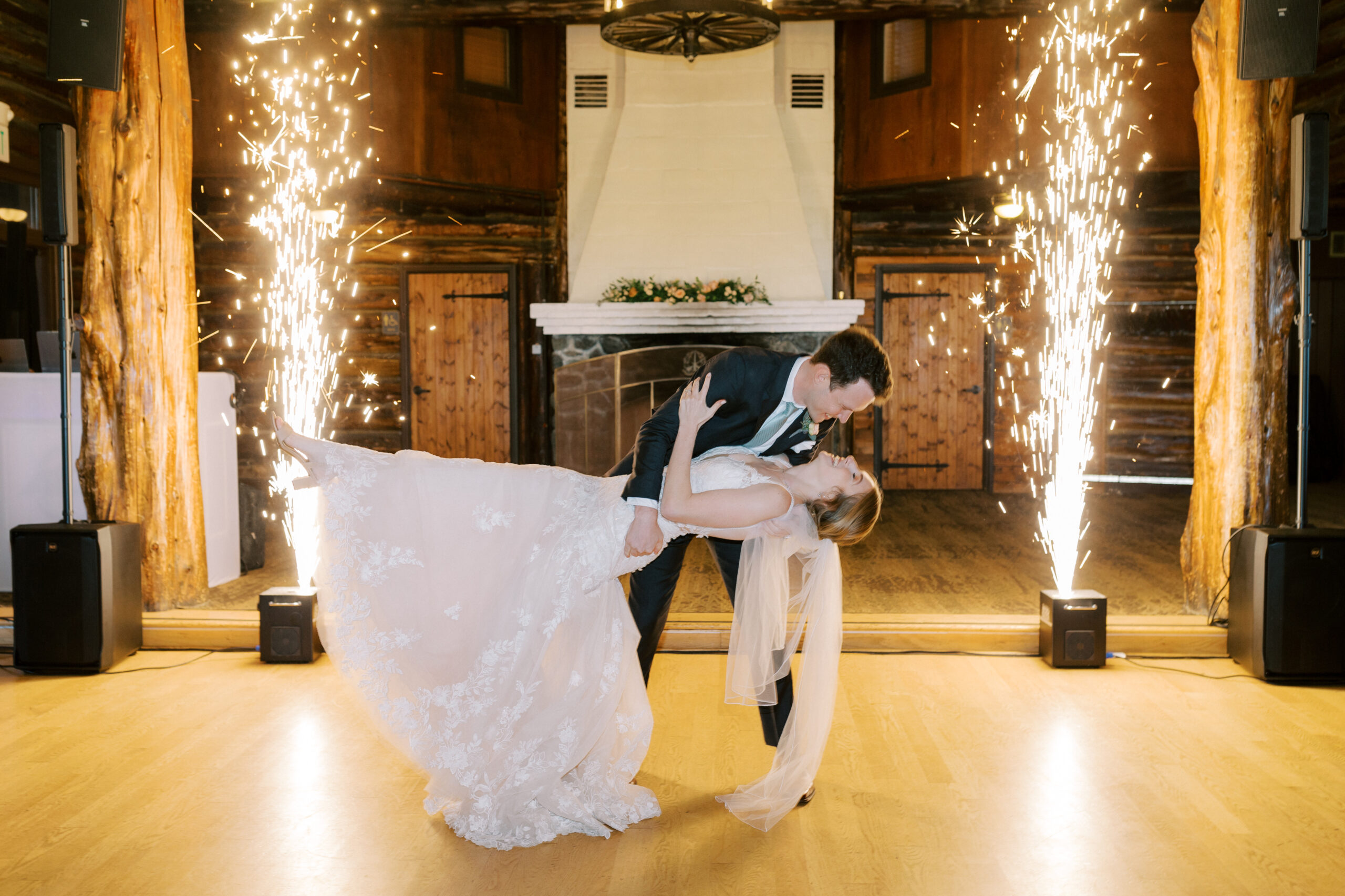 presidio-log-cabin-wedding-first-dance