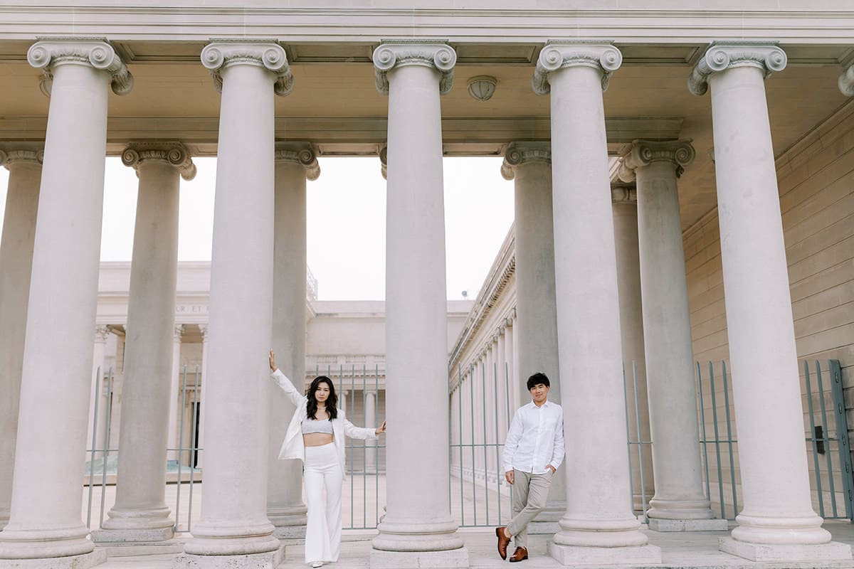 couple posing between columns at legion of honor