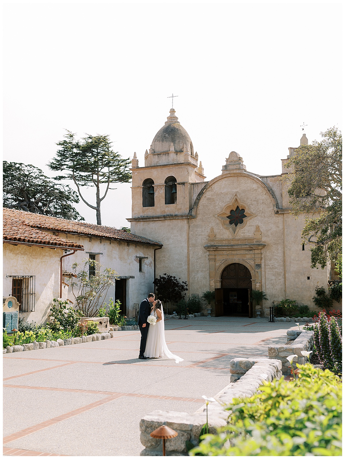 couple outside of carmel mission basilica