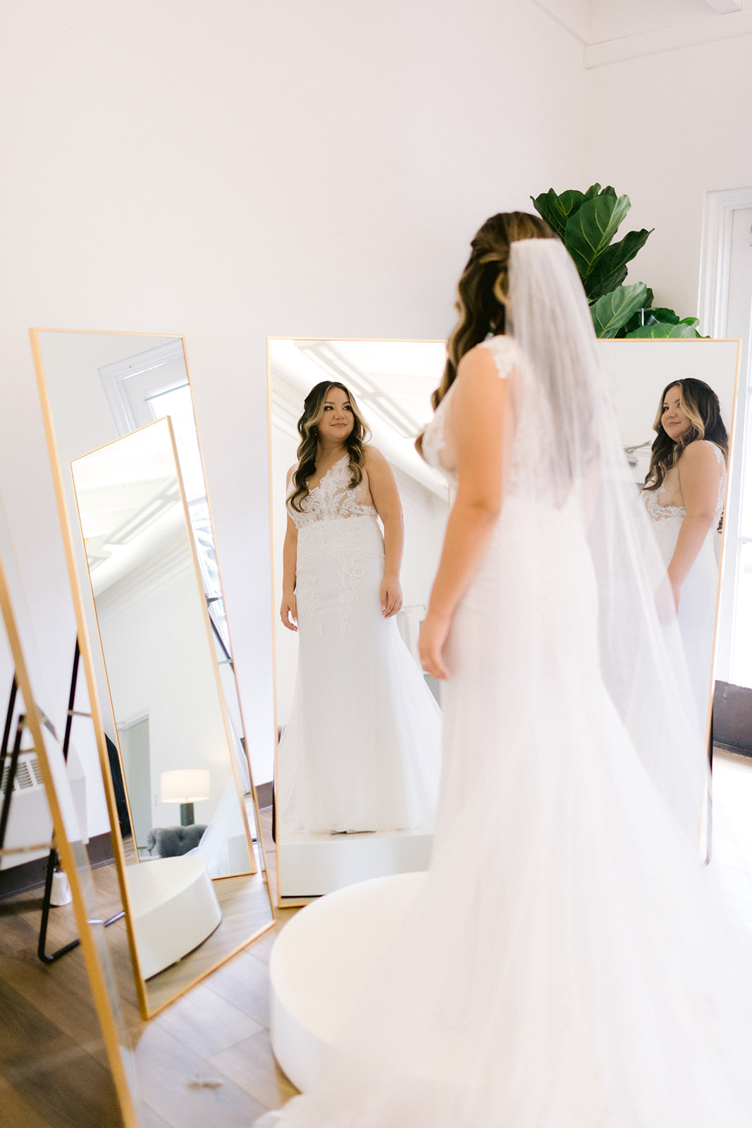 bride looking at herself in the mirror in bridal suite at golden gate club
