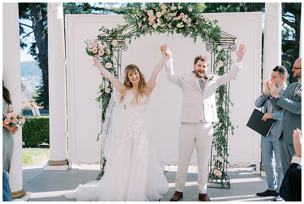COUPLE CELEBRATING AFTER THEIR CEREMONY AT JEFFERSON STREET MANSION