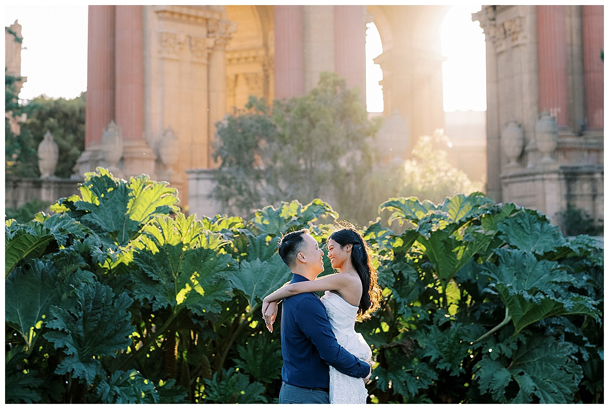 couple kissing at palace of fine arts