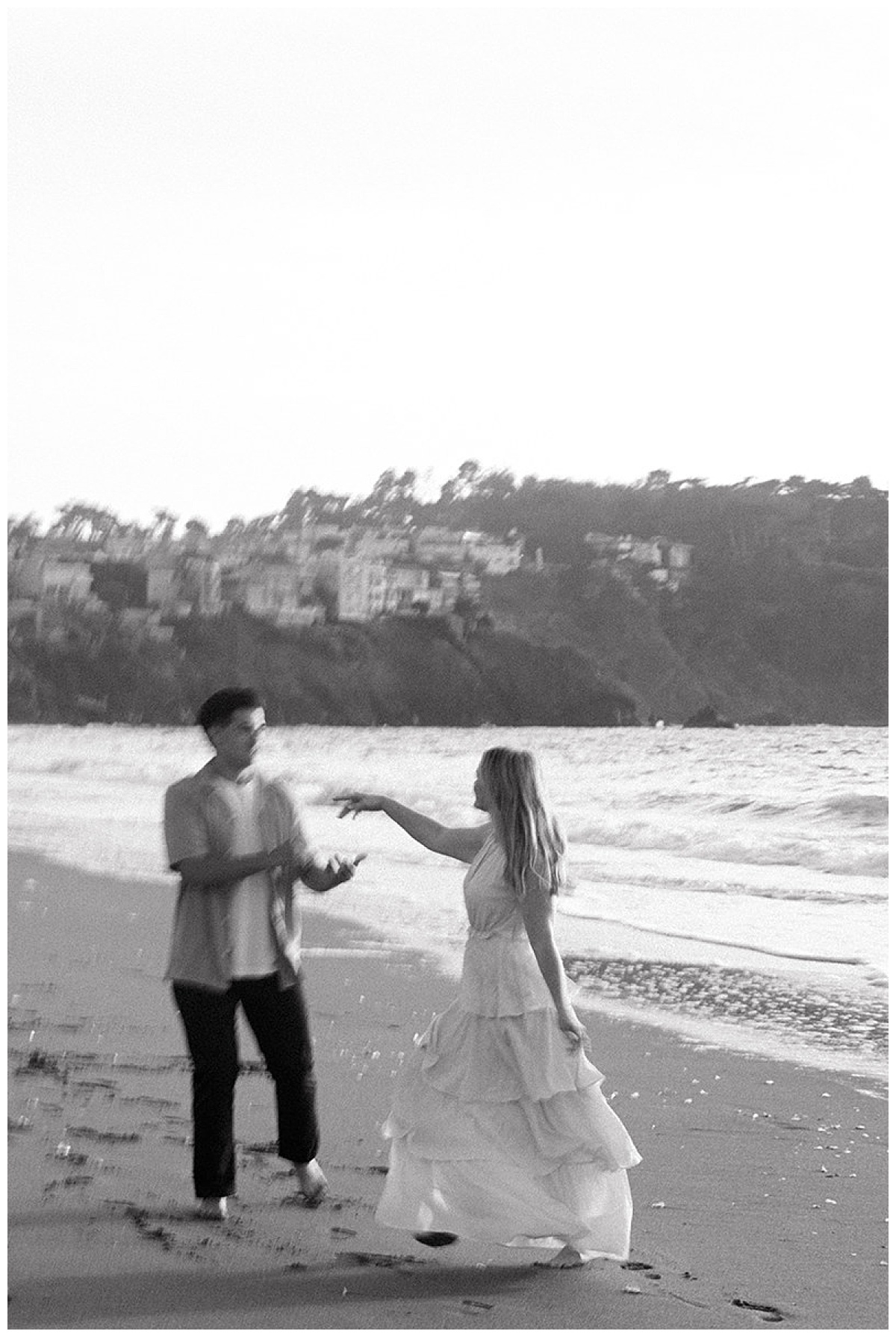 bkaer-beach-engagement-photos-apollo-fotografie_0024.jpg